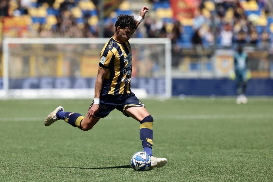 Floriani Mussolini a jucat la Juve Stabia 37 de meciuri, reușind un gol și patru assisturi / Foto: Imago Strănepotul dictatorului va evolua în Serie A » Gestul interzis făcut de suporteri la primul său gol marcat