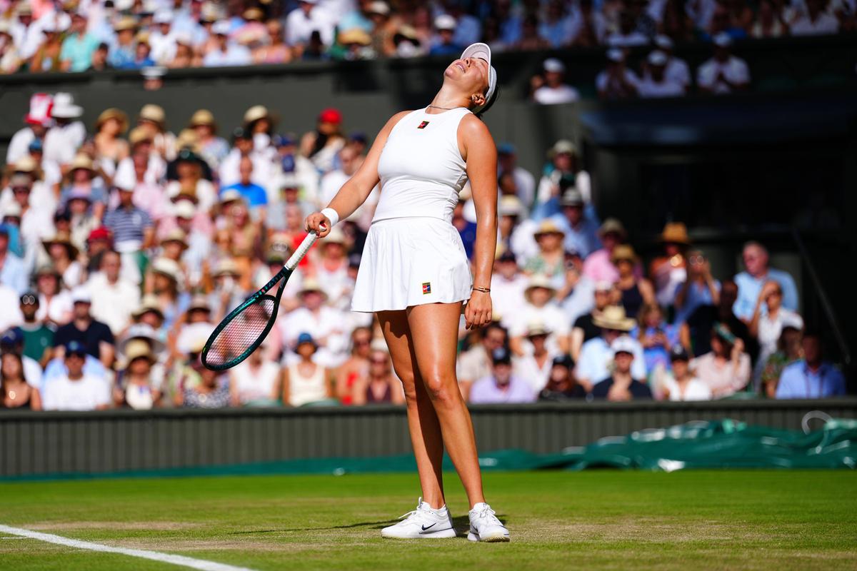 Devastată! Amanda Anisimova n-a putut vorbi din cauza lacrimilor, după finala pierdută cu un scor istoric la Wimbledon