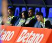 Alexandru Pantea, Darius Olaru și Mihai Lixandru, pe bancă la FCSB – Hermannstadt // FOTO: Cristi Preda (GSP)