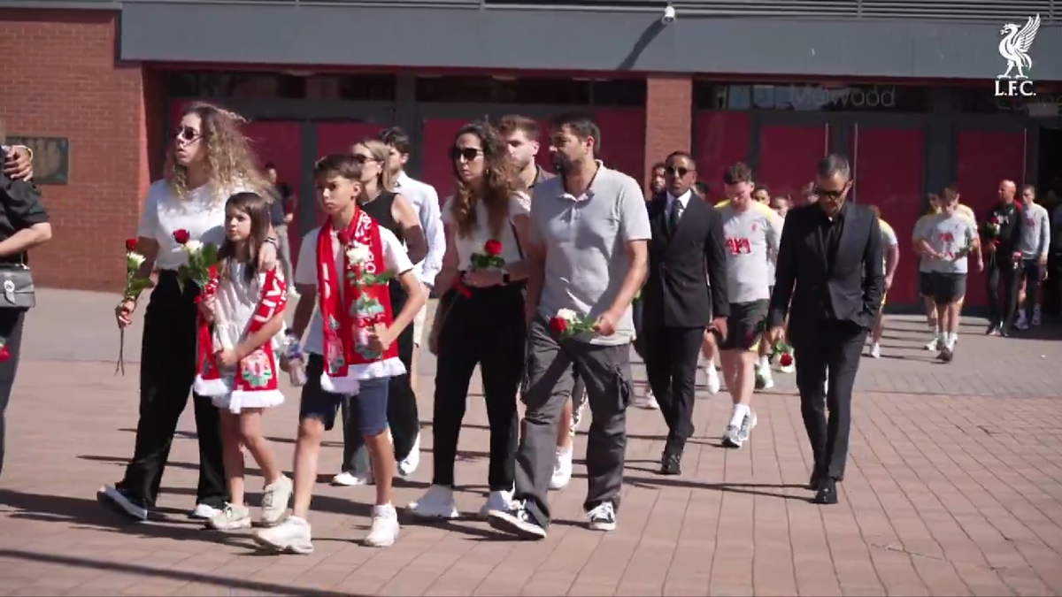 Jucătorii lui Liverpool i-au adus un omagiu lui Diogo Jota