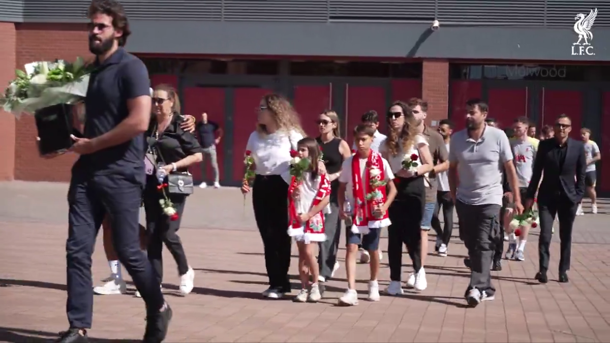 Jucătorii lui Liverpool i-au adus un omagiu lui Diogo Jota