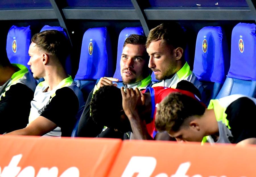 Darius Olaru, pe bancă la FCSB, foto: GSP Gigi Becali a anunțat primul 11 pentru Inter d'Escaldes - FCSB, dar face o declarație curioasă: „Nu e cea mai bună echipă. Să spun de ce” + O vedetă trebuie „să lucreze 6 luni la plămâni”