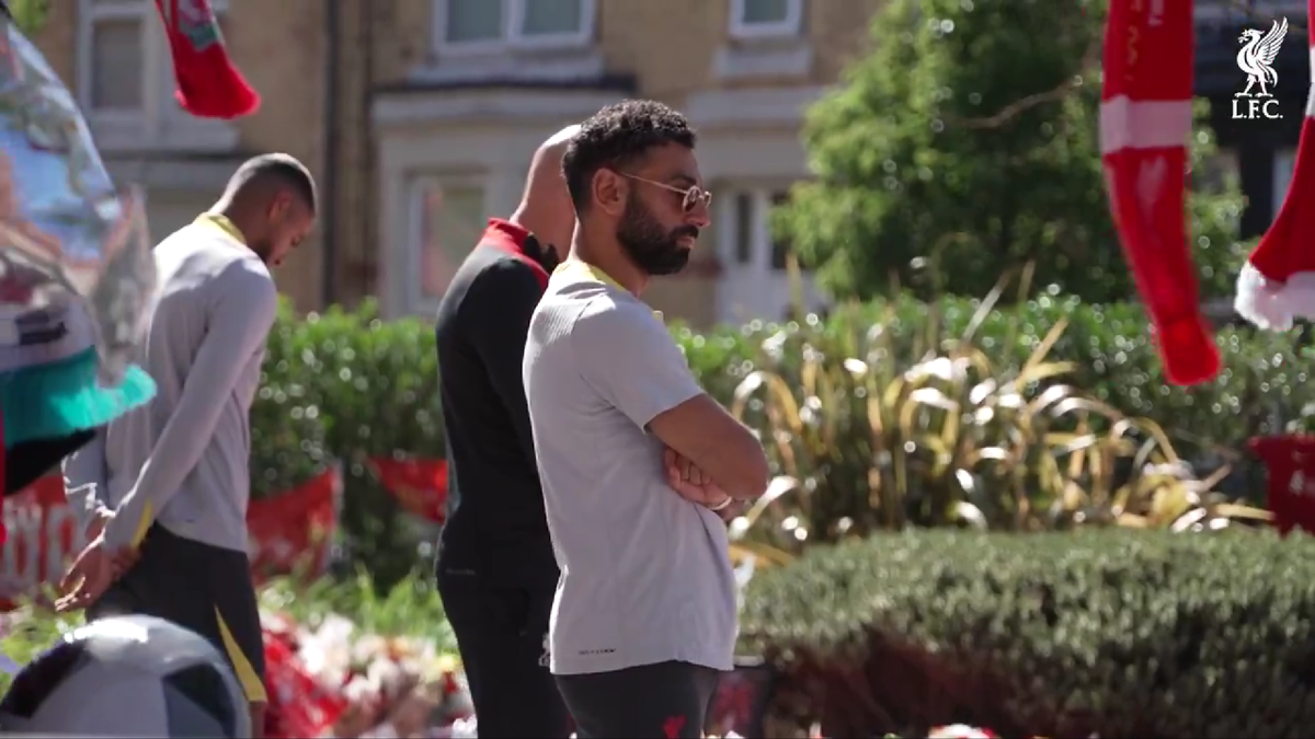 Anfield, în doliu: Jucătorii lui Liverpool au depus flori în memoria lui Diogo Jota