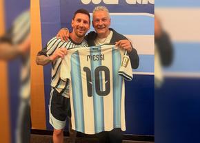 Cui i-a dăruit Lionel Messi tricoul, după calificarea Argentinei în semifinale: „Mulțumesc, prietene, te iubesc”