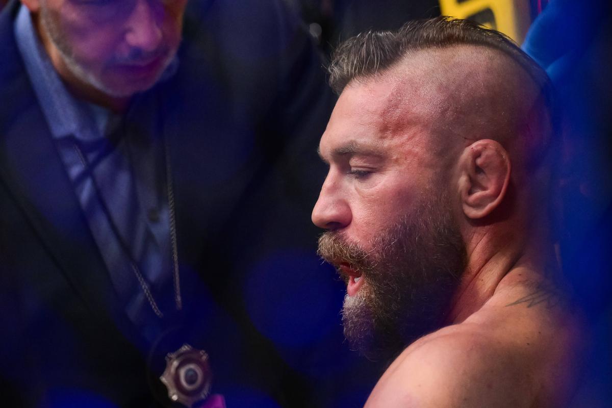 Conor McGregor, învins de Max Holloway la revenirea în UFC