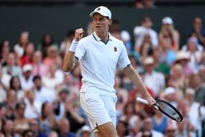 Triumf la Wimbledon, după aproape 4 ore de luptă! A revenit formidabil de la 0-1 la seturi