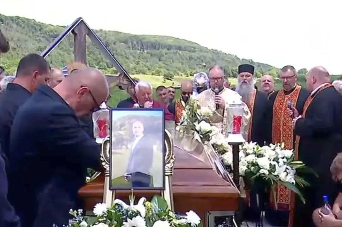 Triplul campion al României, Gabi Mureșan, înmormântat în satul natal » Sute de oameni au venit să-și ia adio de la fostul fotbalist