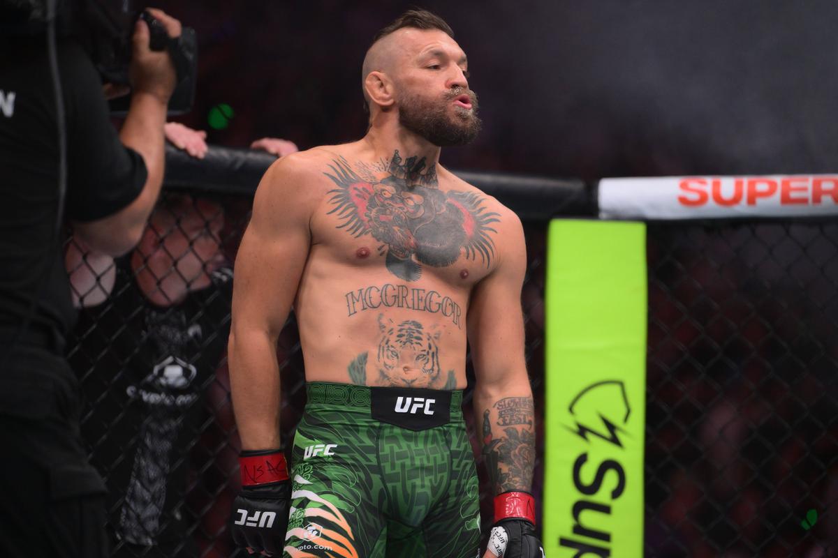 Conor McGregor, învins de Max Holloway la revenirea în UFC