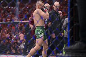 Dezastru total! McGregor s-a accidentat la revenirea în UFC, după doar câteva secunde: „Sunt complet distrus”