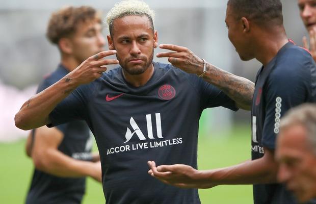 Pleacă! Ultrașii lui PSG îl insultă: „Neymar, fiu de c***ă”. Antrenorul confirmă negocierile și pregătește echipa fără el