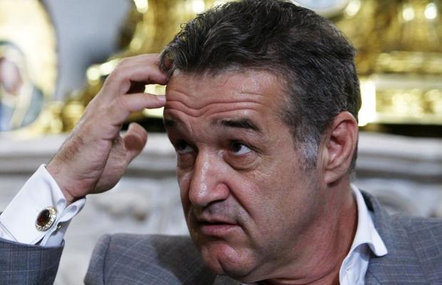 FCSB // Gigi Becali îl amenință pe Florin Tănase: „Ești prieten cu mine și crezi că poți să te plimbi pe teren? Să vezi cum o să stai pe bancă!”