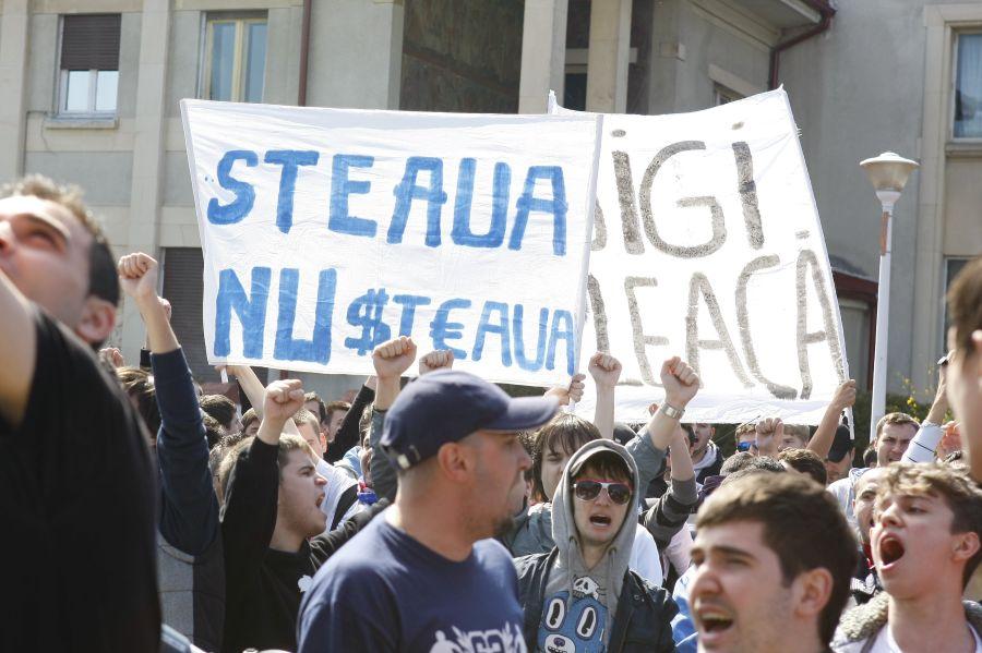 FCSB // De la dracu’ la euro falși! Istoria relației tumultoase dintre Gigi Becali și fanii FCSB: „Fă-ți bagajele, te așteaptă oile” vs. „ Huligani, bețivi, drogați”