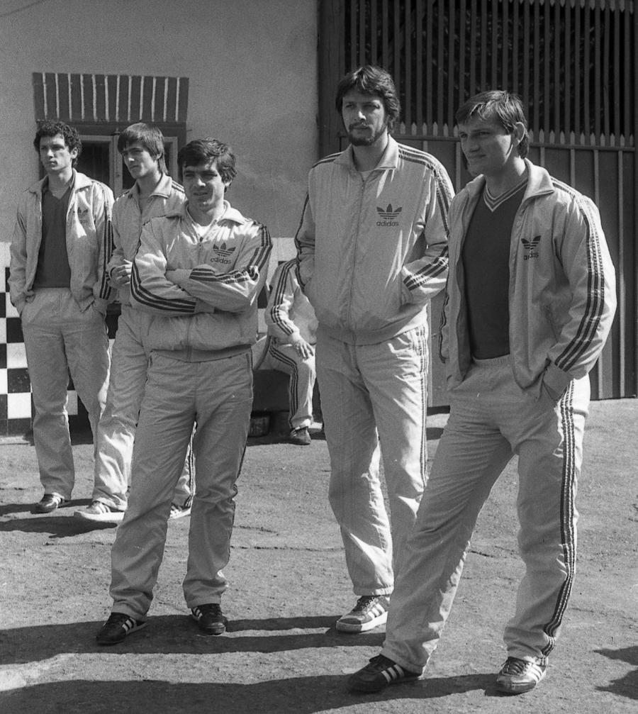 Coraș, Iorgulescu, Mateuț, Lăcătuș și Zare, în cantonamentul naționalei Interviu rar cu legendarul Marcel Coraș: „Nu știu dacă am fost leneș, delăsător, dar m-am mulțumit cu puțin” » Povești incredibile despre jocurile de culise din fotbalul românesc