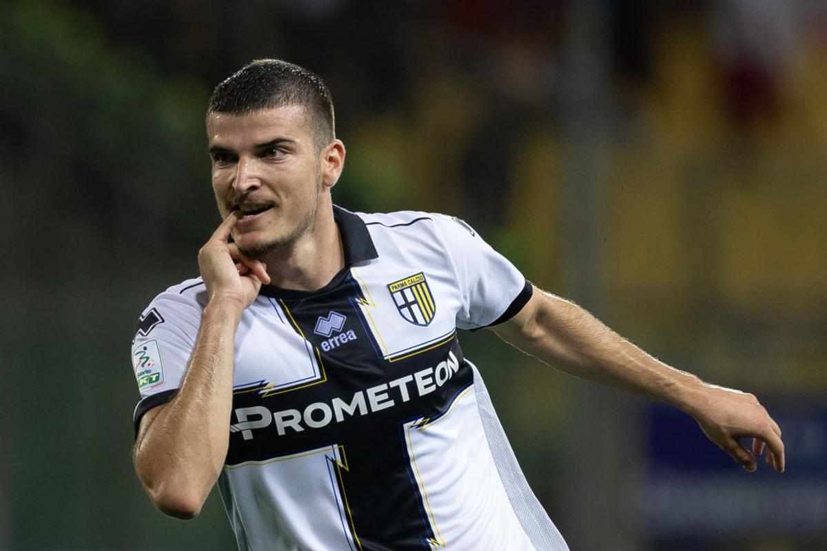Dennis Man și Valentin Mihăilă, goluri în primul meci al sezonului din Serie B, Parma - Bari