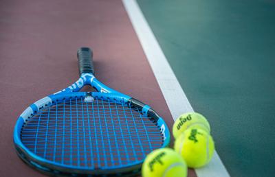 3 sfaturi despre cum să aveți grijă de o rachetă de tenis