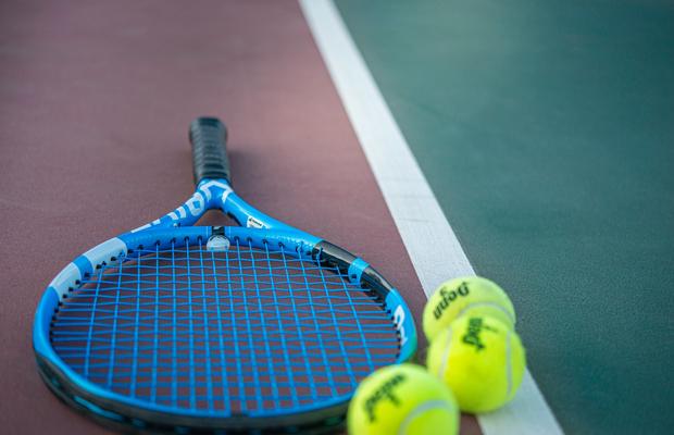 3 sfaturi despre cum să aveți grijă de o rachetă de tenis