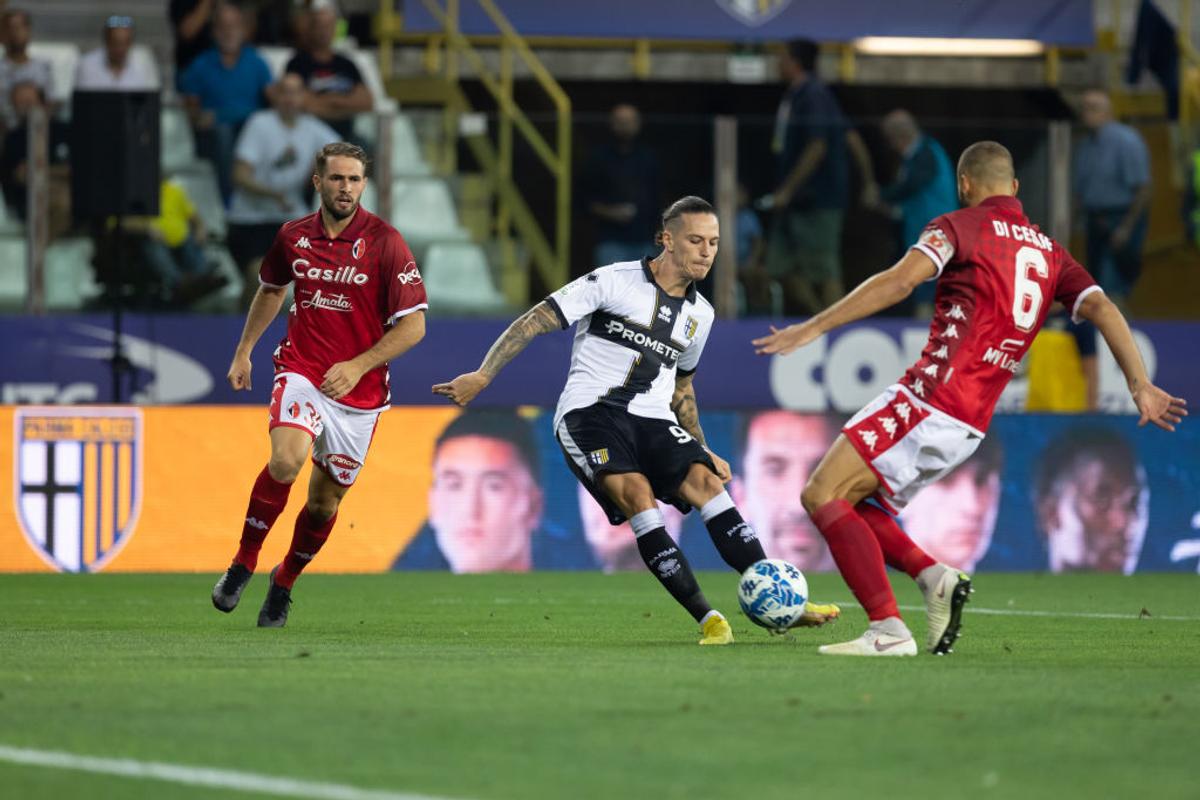 Dennis Man și Valentin Mihăilă, goluri în primul meci al sezonului din Serie B, Parma - Bari