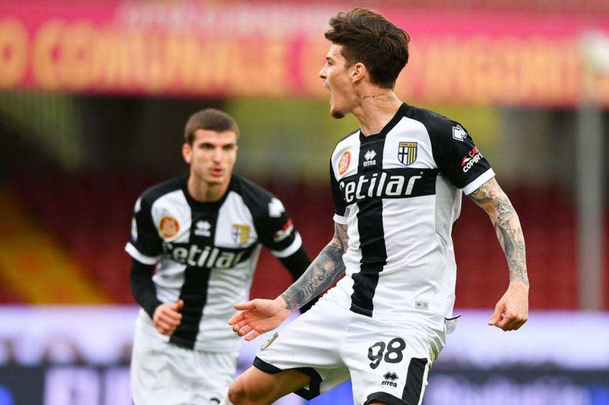 Românii au făcut show în primul meci al sezonului din Serie B! Dennis Man și Valentin Mihăilă, goluri în Parma - Bari