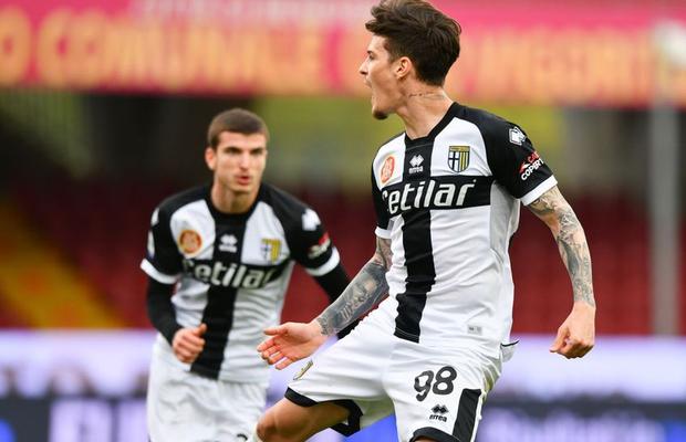 Românii au făcut show în primul meci al sezonului din Serie B! Dennis Man și Valentin Mihăilă, goluri în Parma - Bari