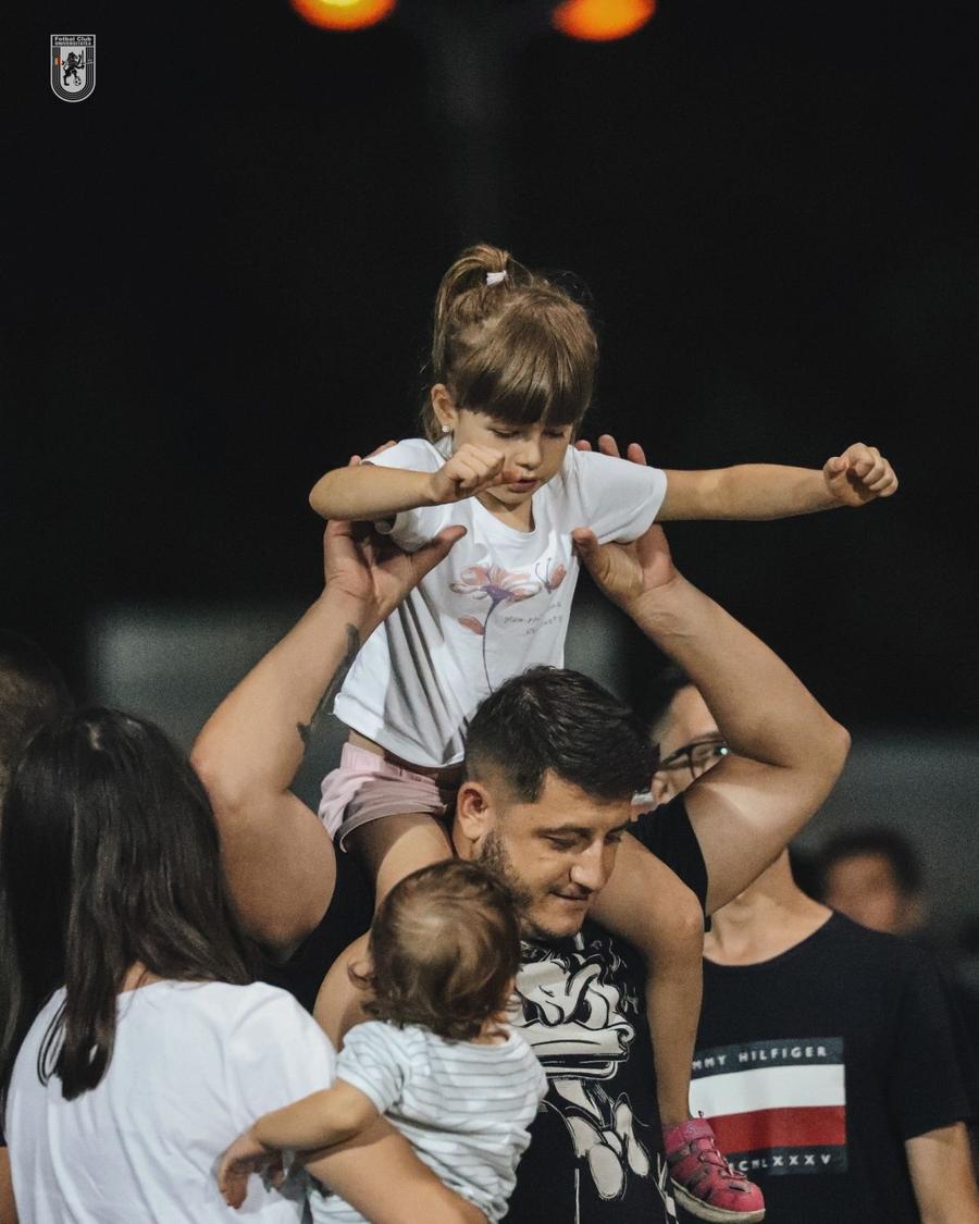Campionul fără un rinichi care a fentat moartea » Copiii, înapoi pe stadioane + Lecția de camaraderie