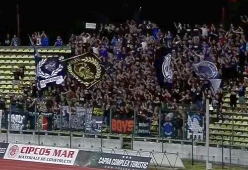 Ultrașii olteni au apelat la scandări xenofobe, scandaloase, în mod repetat, în repriza secundă a meciului dintre FC Argeș și FCU Craiova.
