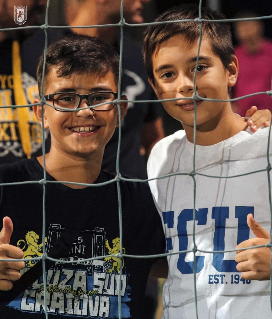 Campionul fără un rinichi care a fentat moartea » Copiii, înapoi pe stadioane + Lecția de camaraderie