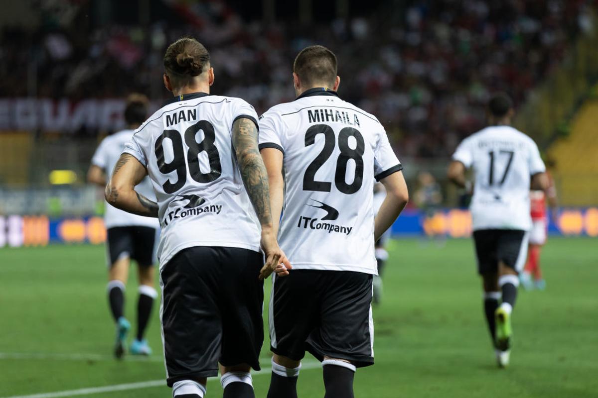 Dennis Man și Valentin Mihăilă, goluri în primul meci al sezonului din Serie B, Parma - Bari