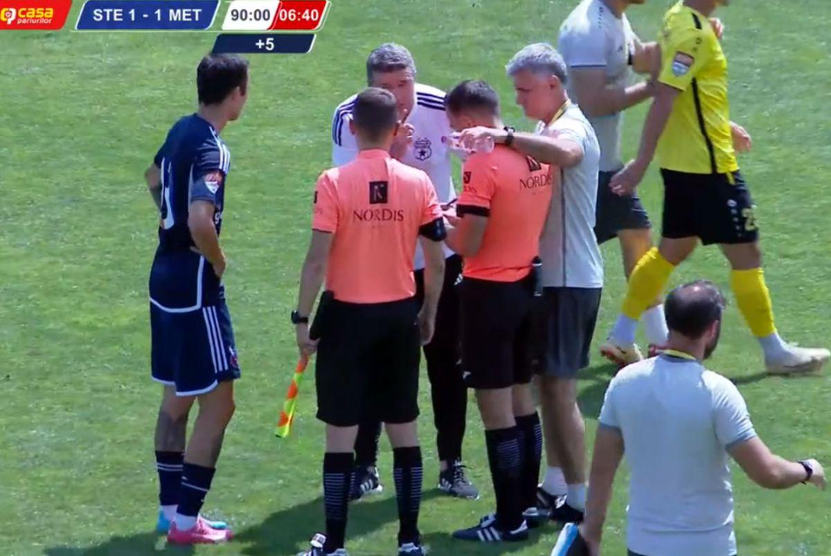 Scandal imediat după Steaua - Metaloglobus » Oprița și Vîrtej au sărit la arbitru: „Penalty discutabil”