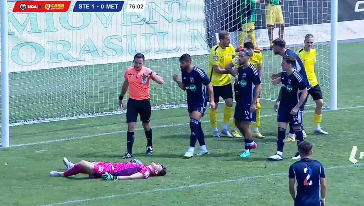 Scandal imediat după Steaua - Metaloglobus » Oprița și Vîrtej au sărit la arbitru: „Penalty discutabil”