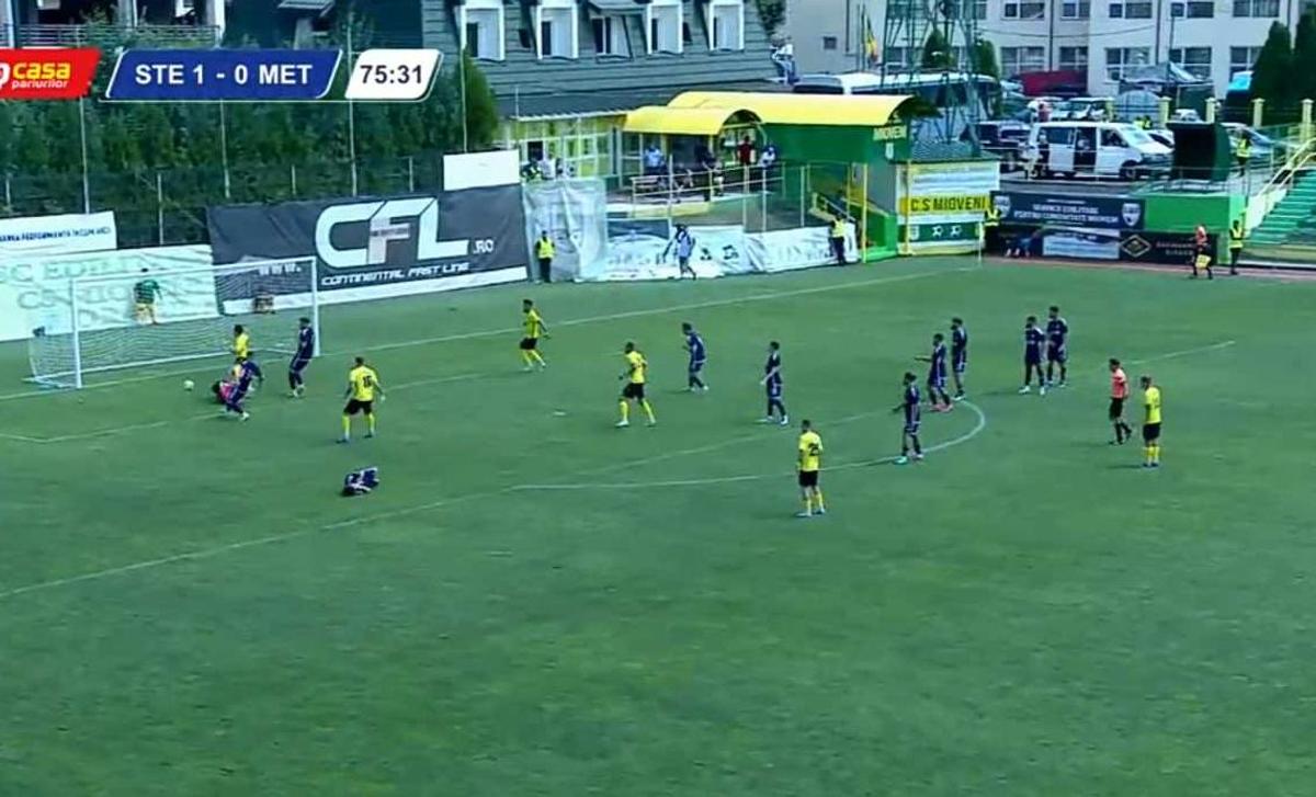 Scandal imediat după Steaua - Metaloglobus » Oprița și Vîrtej au sărit la arbitru: „Penalty discutabil”
