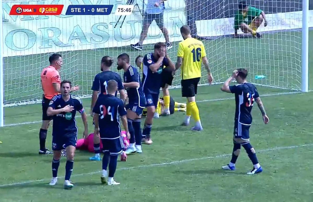 Scandal imediat după Steaua - Metaloglobus » Oprița și Vîrtej au sărit la arbitru: „Penalty discutabil”