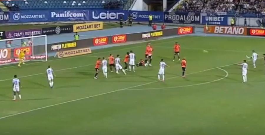 „Roșul” dictat de Istvan Kovacs a declanșat tiki-taka oltenească » Craiova lui Reghecampf a făcut spectacol la Iași și urcă pe 2! Clasamentul ACUM