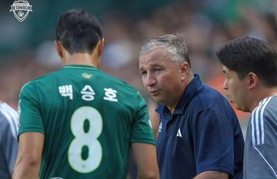 Dan Petrescu, pas greșit în Coreea de Sud » Jeonbuk a remizat cu ultima clasată + Ratarea care l-a uimit pe „Bursuc”