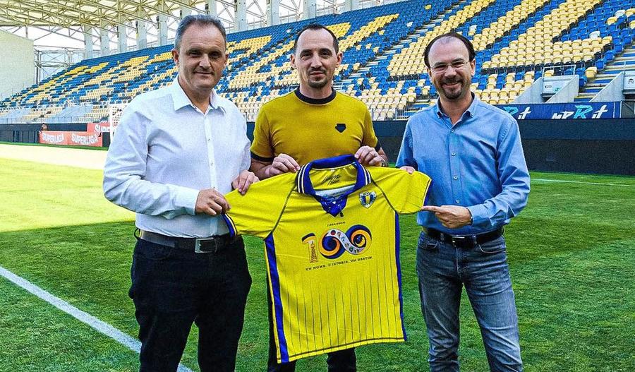 Politicienii s-au „lipit” rapid și de fotbal după ce-au câștigat alegerile FOTO Facebook Petrolul 10 detalii observate de pe stadion la Petrolul - U Cluj » Transformarea neașteptată a lui Ioan Ovidiu Sabău + politicul a pus stăpânire la Ploiești