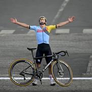Remco Evenepoel, aur în fața Turneului Eiffel în competiția pe șosea / FOTO: Imago