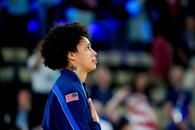Sportiva încarcerată în Rusia pentru 10 luni a câștigat medalia de aur și a izbucnit în lacrimi pe podium: „Nu mai credeam”