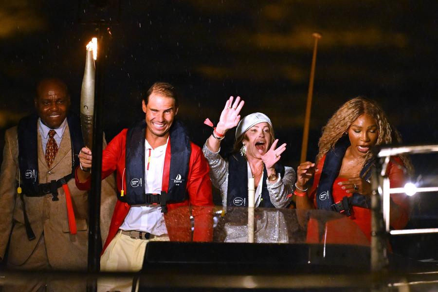 Carl Lewis, Rafael Nadal, Nadia Comăneci și Serena Williams, la ceremonia de deschidere a Jocurilor Olimpice / FOTO: Imago Donald Trump sau Kamala Harris » Un fost campion olimpic la atletism știe cine va câștiga cursa prezidențială