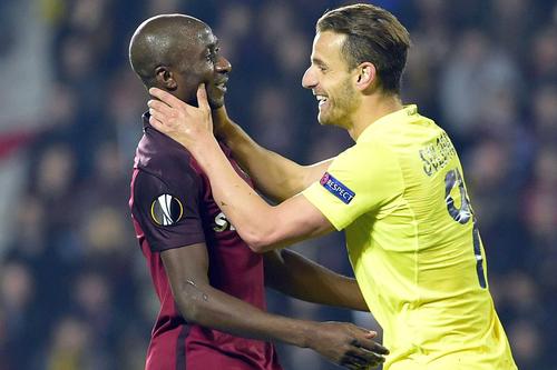 Kehinde Fatai, într-un duel cu Villarreal în tricoul Spartei Praga // foto: Imago Images