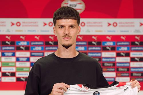 Dennis Man, cu tricoul lui PSV