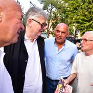Mircea Rădulescu (al doilea din dreapta, cu ziarul Gazetei în mână, la aniversarea lui Mircea Lucescu / FOTO: Cristi Preda (GSP)