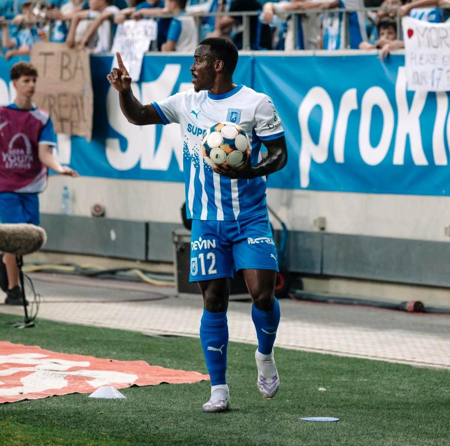 Basilio Ndong a plecat de la Craiova/ foto: Facebook @Universitatea Craiova Despărțire de ultimă oră » Internaționalul de la Universitatea Craiova a plecat