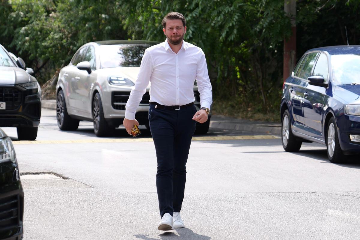 Deznodământ după o oră la Adunarea Generală: Rapid a dat-o la pace cu Gino Iorgulescu, deși venise cu artileria grea la LPF