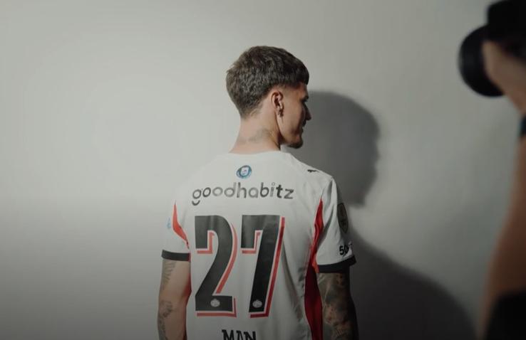 Dennis Man a acordat primul interviu după prezentarea oficială la PSV Eindhoven / Foto: PSV Play