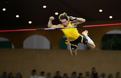 Armand Duplantis, un nou record mondial la săritura cu prăjina: 6,29 metri! Bate reperul lumii pentru a 13-a oară din 2020 încoace