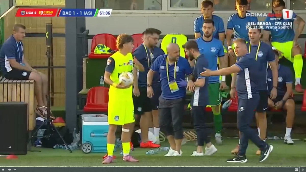 Moment rar în fotbal! Antrenorul din Liga 2 s-a „rupt” în timpul meciului: „Faceți schimbare”