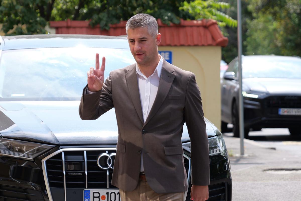 Deznodământ după o oră la Adunarea Generală: Rapid a dat-o la pace cu Gino Iorgulescu, deși venise cu artileria grea la LPF