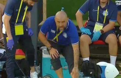 Moment rar în fotbal! Antrenorul din Liga 2 s-a „rupt” în timpul meciului: „Faceți schimbare”