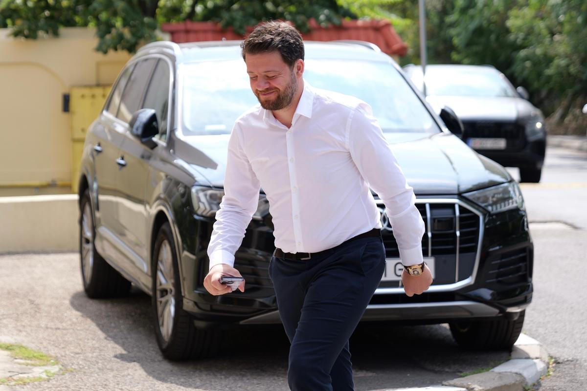 Deznodământ după o oră la Adunarea Generală: Rapid a dat-o la pace cu Gino Iorgulescu, deși venise cu artileria grea la LPF