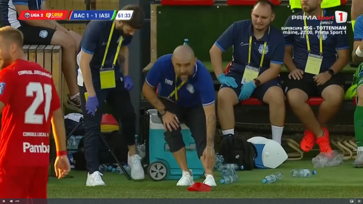 Moment rar în fotbal! Antrenorul din Liga 2 s-a „rupt” în timpul meciului: „Faceți schimbare”
