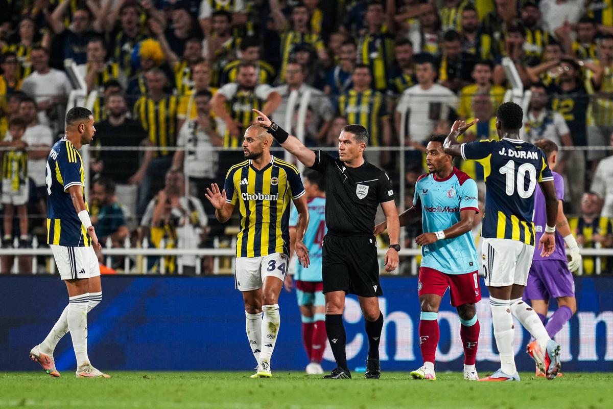 Istvan Kovacs a condus cel mai tare meci al serii în preliminariile Ligii: 7 goluri în Fenerbahce - Feyenoord » L-a enervat pe Mourinho și a asistat la o „remontada” de senzație